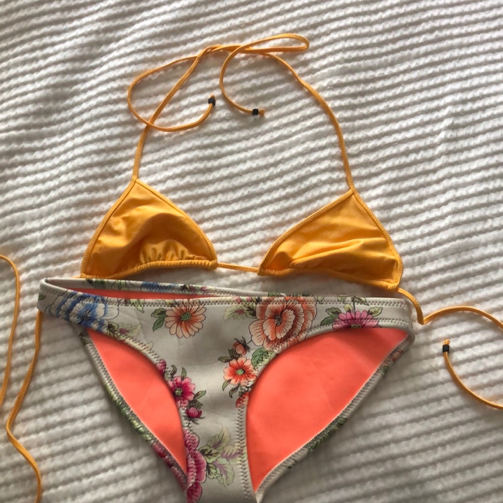 Triangl bikini neoprene bottoms great condition
